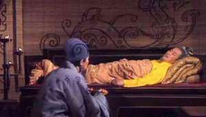 诸葛亮上朝的时候，他为什么要随身带有甲士百人？