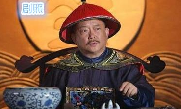 乾隆皇帝不是一个明君吗 乾隆为何会放着和珅这个贪官不办