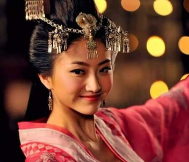 华督发动兵变，入宫弑君的真相是什么？真的是因为一个女人？