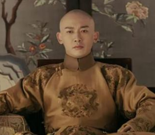 历史上秦始皇的龙袍为何是黑色而不是黄色的？