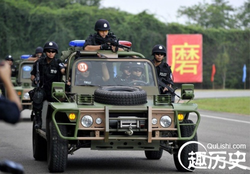 解救人质“6大兵器”：拐弯枪不用现身就可杀敌