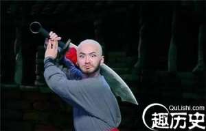 古代刽子手砍头之前为什么要先往刀上喷酒？