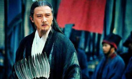 空城计时诸葛亮背后还有两个书童 司马懿是看到他们才撤兵的吗
