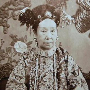 慈禧是如何从小小秀女登上高位的？慈禧是否真的博学多才？