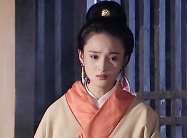 为什么说齐姜是晋文公称霸的至关重要的因素？她提供了哪些帮助？