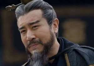 刘备军队在雒城受阻一年，此时曹操在干什么？