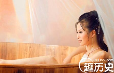 古代奇葩皇帝：偷偷看宫女洗澡却摔下房檐