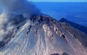 锥状火山指形状如锥的火山口，主要由哪些岩石组成？