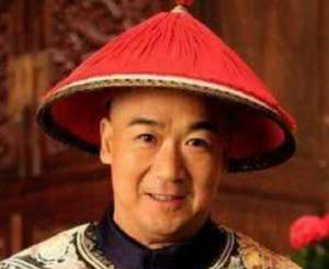 在清朝历史上和珅、刘墉和纪晓岚三人相比，谁拥有更大的权力？