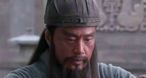 关羽在下邳城破当日，为何直奔一府邸找这家夫人？