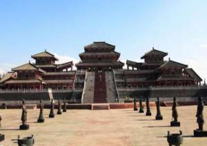 秦始皇建造规模宏大的阿房宫的背后，是什么原因？