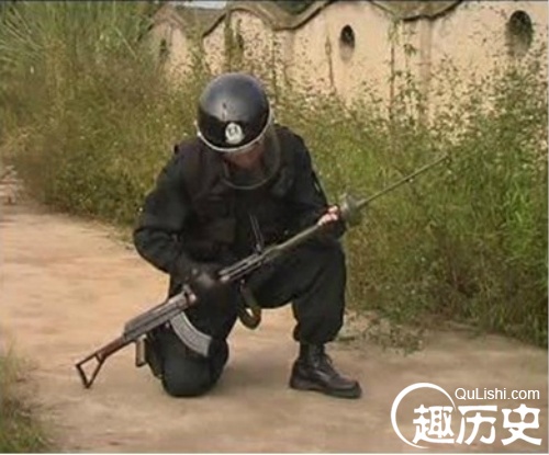 解救人质“6大兵器”：拐弯枪不用现身就可杀敌