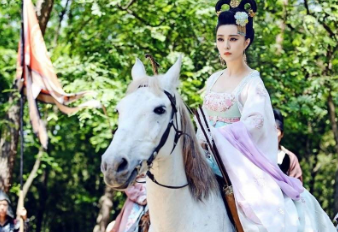 武则天爱唐高宗李治吗？武则天最后为什么摘下皇冠？
