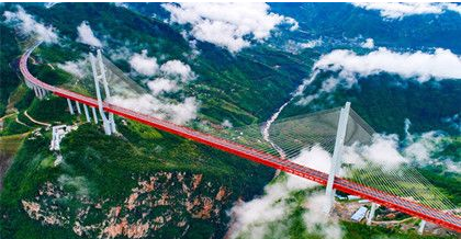 中国最高的大桥在哪里？它的高度达到了多少？
