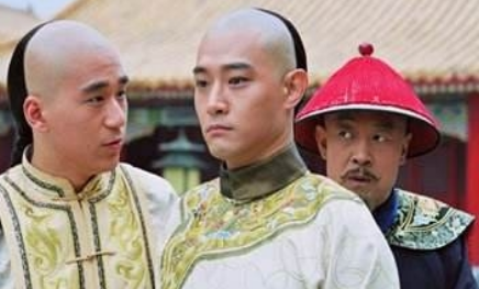 和珅去世以后，嘉庆为何又革去了丰绅殷德的所有官职？