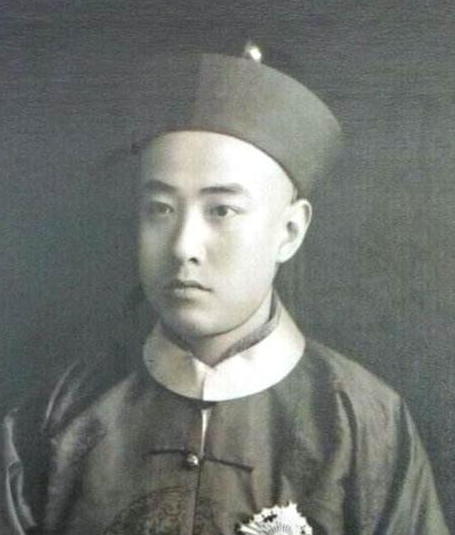 奕劻的生平如何？将巨额财富全部败光，孙辈后人靠捡破烂为生