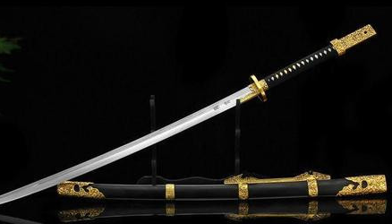 按照《练兵纪实》的记载，戚继光对自己的军队做了哪些改编？