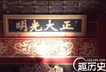 清朝康熙时期九子夺嫡，为什么最后有人结盟了