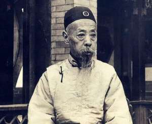 奕劻的生平如何？将巨额财富全部败光，孙辈后人靠捡破烂为生