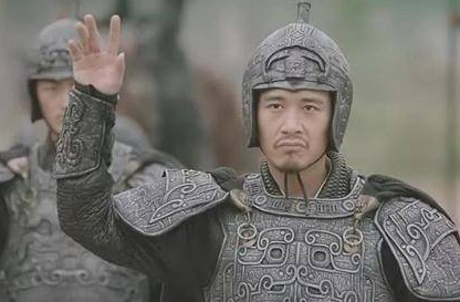 空城计时诸葛亮背后还有两个书童 司马懿是看到他们才撤兵的吗