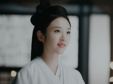 郭女王凭什么能战胜甄宓，得到曹丕的独宠？