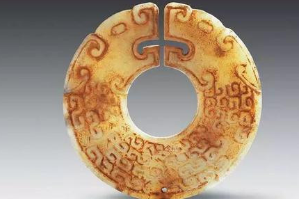 古代称有缺口的玉器为“玦”,商代玉玦如何演变成片状?